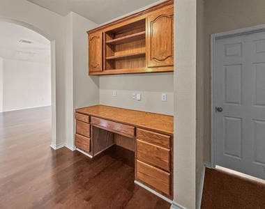 5530 Greensboro Drive - Photo Thumbnail 12