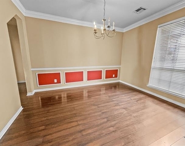 5530 Greensboro Drive - Photo Thumbnail 2