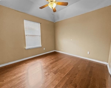5530 Greensboro Drive - Photo Thumbnail 10