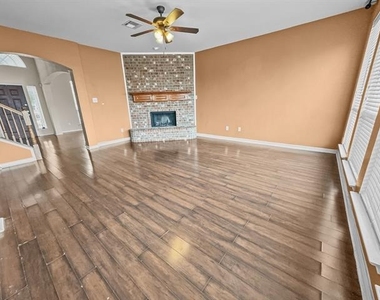 5530 Greensboro Drive - Photo Thumbnail 4