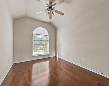 5530 Greensboro Drive - Photo Thumbnail 16