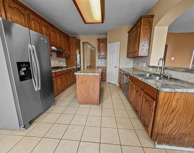 5530 Greensboro Drive - Photo Thumbnail 5