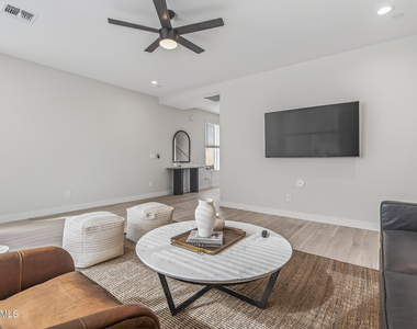 2601 E Clarendon Avenue - Photo Thumbnail 12