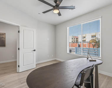 2601 E Clarendon Avenue - Photo Thumbnail 7