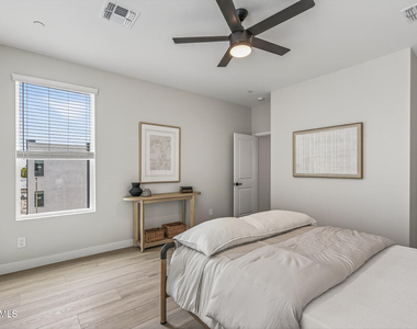 2601 E Clarendon Avenue - Photo Thumbnail 28