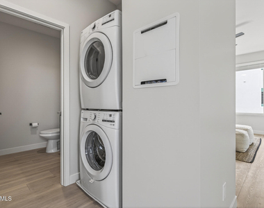 2601 E Clarendon Avenue - Photo Thumbnail 21