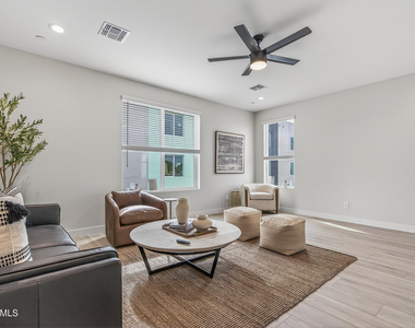 2601 E Clarendon Avenue - Photo Thumbnail 9