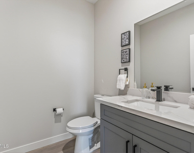 2601 E Clarendon Avenue - Photo Thumbnail 22