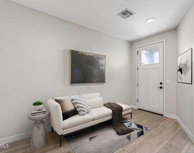 2601 E Clarendon Avenue - Photo Thumbnail 4