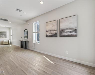2601 E Clarendon Avenue - Photo Thumbnail 20