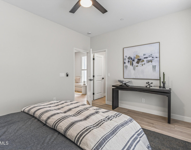2601 E Clarendon Avenue - Photo Thumbnail 31