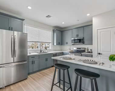 2601 E Clarendon Avenue - Photo Thumbnail 16