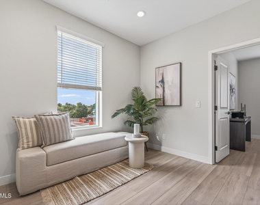 2601 E Clarendon Avenue - Photo Thumbnail 23
