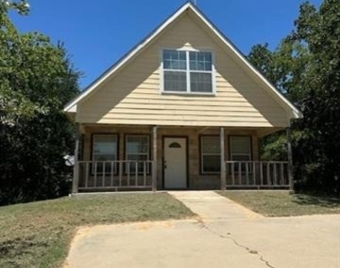 10915 Shady Oaks Drive - Photo Thumbnail 4