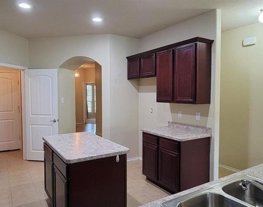 130 Meadow Crest Drive - Photo Thumbnail 8