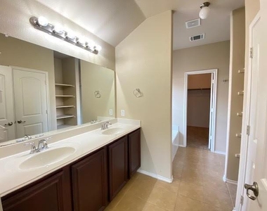 130 Meadow Crest Drive - Photo Thumbnail 14