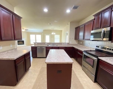 130 Meadow Crest Drive - Photo Thumbnail 6