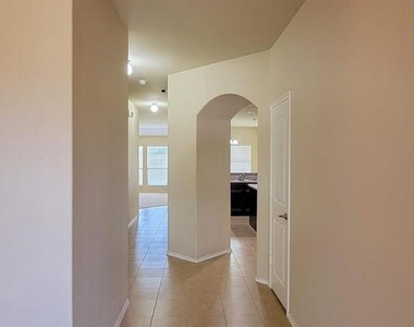 130 Meadow Crest Drive - Photo Thumbnail 4