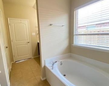 130 Meadow Crest Drive - Photo Thumbnail 16