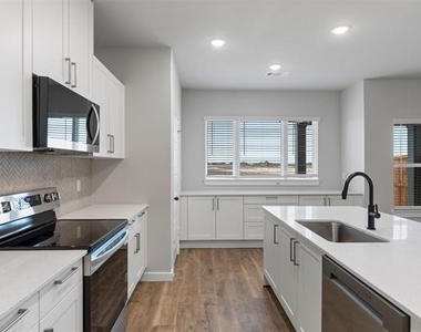 4267 Clovis Court - Photo Thumbnail 6
