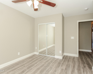 7005 S 31st Drive - Photo Thumbnail 9