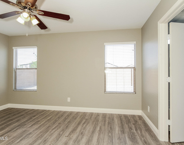 7005 S 31st Drive - Photo Thumbnail 11