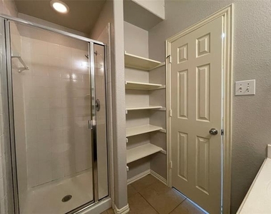 660 Payton Way - Photo Thumbnail 34