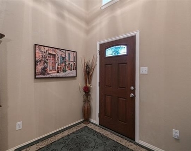660 Payton Way - Photo Thumbnail 2