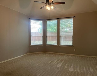 660 Payton Way - Photo Thumbnail 32