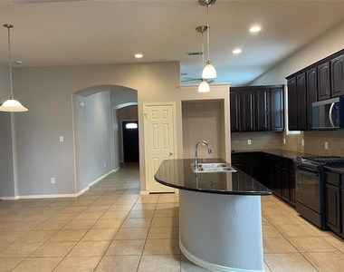 660 Payton Way - Photo Thumbnail 14