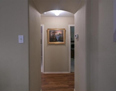 660 Payton Way - Photo Thumbnail 16