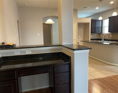 660 Payton Way - Photo Thumbnail 18