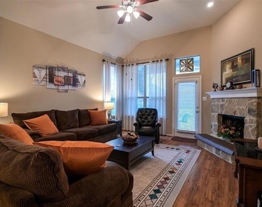 660 Payton Way - Photo Thumbnail 7