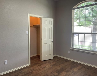 660 Payton Way - Photo Thumbnail 27