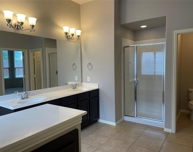 660 Payton Way - Photo Thumbnail 29