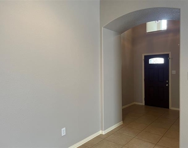 660 Payton Way - Photo Thumbnail 12