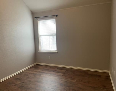 660 Payton Way - Photo Thumbnail 31