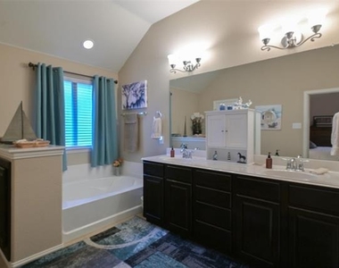 660 Payton Way - Photo Thumbnail 23
