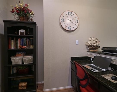 660 Payton Way - Photo Thumbnail 8