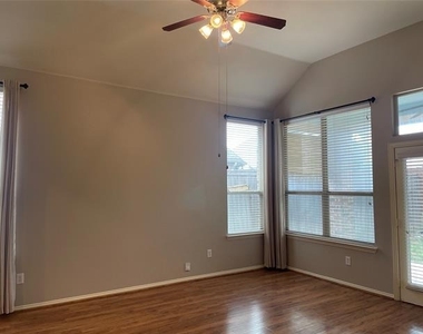 660 Payton Way - Photo Thumbnail 19