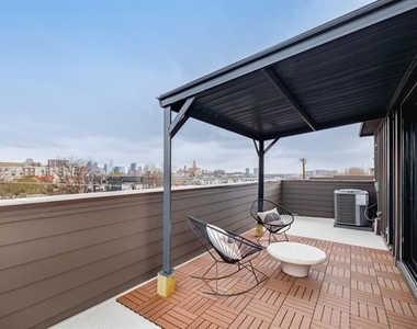 3053 Wycliff Avenue - Photo Thumbnail 31