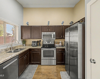 3819 N 106th Avenue - Photo Thumbnail 11