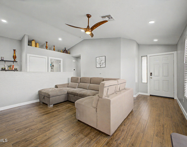 3819 N 106th Avenue - Photo Thumbnail 5