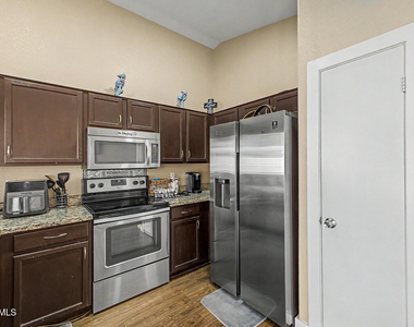 3819 N 106th Avenue - Photo Thumbnail 9