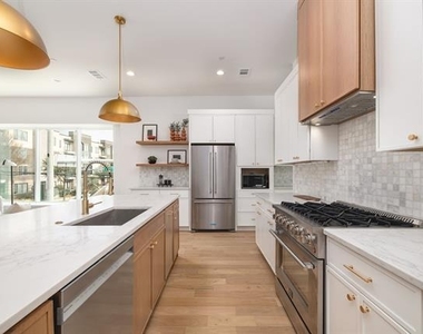 3053 Wycliff Avenue - Photo Thumbnail 7