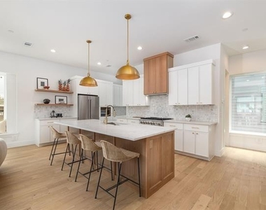 3053 Wycliff Avenue - Photo Thumbnail 8