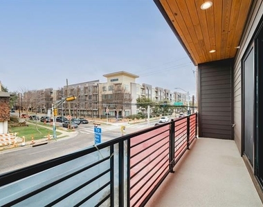 3053 Wycliff Avenue - Photo Thumbnail 16