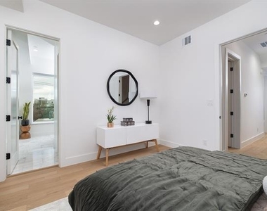 3053 Wycliff Avenue - Photo Thumbnail 22
