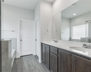 1704 Emilia Drive - Photo Thumbnail 11