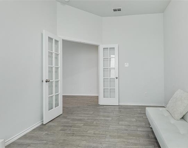1704 Emilia Drive - Photo Thumbnail 6
